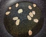 Foto del paso 1 de la receta: Merluza en salsa de almendras