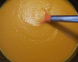 Foto del paso 2 de la receta: Crema de zanahoria con habitas