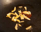 Foto del paso 5 de la receta: Ensalada de col con aderezo de lima, leche de coco y cacahuetes