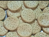 सूजी की मीठी मठरी (Suji ki meethi mathri recipe in Hindi)