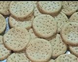 सूजी की मीठी मठरी (Suji ki meethi mathri recipe in Hindi) रेसिपी चरण 4 फोटो