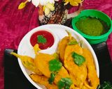 A picture of step 3 of Mirapakaya Bajji (Mirchi pakoda /chilli bajji).