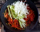 Foto del paso 4 de la receta: Camarones con vegetales salteados al wok. #paraprincipiantes