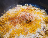 Foto del paso 3 de la receta: Arroz con calamar y gambas Celi