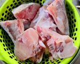 Hình bước làm 1 của món Canh dưa cải chua đầu cá trắm