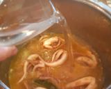 Foto del paso 4 de la receta: Rejos de calamar en salsa de cebolla