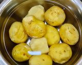 A picture of step 1 of Kashmiri dum aloo.