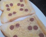 A picture of step 6 of Miny bread pepperoni pizza.
