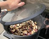 A picture of step 5 of Chinese-Style Chicken and Eggplant.