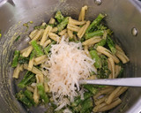 Foto del paso 3 de la receta: Casarecce pasta con bimi, pesto y jamón