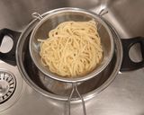 Foto del paso 1 de la receta: Espaguetis con mejillones de lata