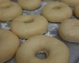 Foto langkah ke 4 dari resep Donat Maizena.
