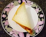 Foto langkah ke 2 dari resep Sosis Keju French Toast.