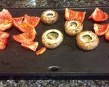 Foto del paso 2 de la receta: Sándwich de hongos cremini, queso y vegetales