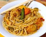 Foto del paso 6 de la receta: Noodles de arroz con verduras y pollo
