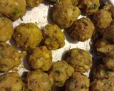 काजू स्टफ्फिंग बटाटा वडा (Kaju stuffing batata vada recipe in Hindi) रेसिपी चरण 5 फोटो