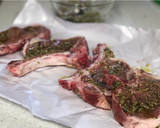 Foto del paso 1 de la receta: Chuletas de cerdo a las finas hierbas