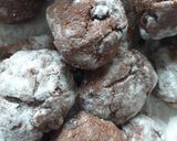 Foto del passaggio 6 della ricetta Biscotti al cacao e gocce di cioccolato