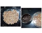 A picture of step 1 of Choco peanuts bites.
