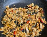 Foto langkah ke 4 dari resep Tongkol suwir pedas.