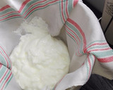 Foto del paso 2 de la receta: Queso de yogur desnatado
