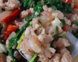 รูปขั้นตอนการทำที่ 3 ของ "ผัดกะเพราแหนมสดหมูสับ" 🐷🌿🌶