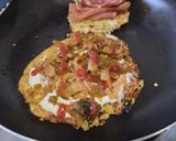 Foto del paso 4 de la receta: Torticas de coliflor a la pizza🍕de cebolla caramelizada🧅, queso crema🧀, tomate🍅
