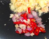 Foto langkah ke 3 dari resep Nasi Goreng Udang Bumbu Iris.