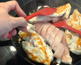 Foto del paso 2 de la receta: Gratinado de pollo en hasselback con tomates cherry