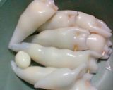 Foto langkah ke 3 dari resep Gulai Cumi Isi Telur Puyuh.