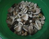 Foto langkah ke 1 dari resep Tumis Jamur Sawit.