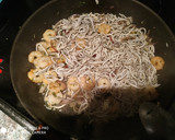 Foto del paso 3 de la receta: Gulas con gambas