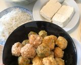 A picture of step 2 of Bún riêu with Full Toppings for Students Abroad.