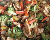Foto del paso 4 de la receta: Tallarines con pechuga de pollo y verduras a la wok