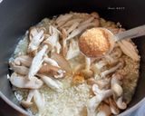 Foto del passaggio 3 della ricetta Risotto ai funghi giapponesi e noci