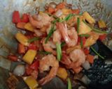 รูปขั้นตอนการทำที่ 5 ของ ผัดเปรี้ยวหวานกุ้งกรอบ