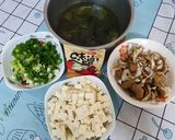 味噌豆腐菇菇湯的食譜步驟1照片