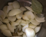 Foto del paso 3 de la receta: Muslos de pollo en salsa a la criolla
