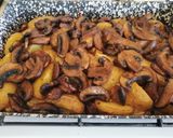 Savanyú káposzta ágyon sült krumpli gombával recept fázis 3 fotója