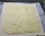 Foto del paso 2 de la receta: Pastel de hojaldre de jamón y queso fácil