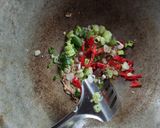 Foto langkah ke 4 dari resep Nasi bakar ayam kemangi.