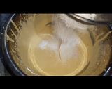 Foto langkah ke 3 dari resep Bolu kismis panggang super lembut.