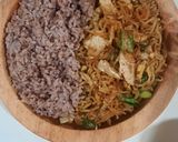 Foto langkah ke 5 dari resep Indomie goreng legit.