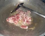 รูปขั้นตอนการทำที่ 4 ของ ผัดซีอิ๊วหมูเส้นใหญ่ใส่เต้าหู้เหลือง