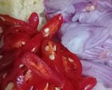 Foto langkah ke 2 dari resep Tumis Pare Ayam.