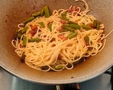 Foto del paso 4 de la receta: Spaghetti carbonara con espárrago verde