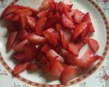 A picture of step 2 of Strawberry shake.