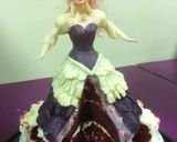 Foto langkah ke 7 dari resep Barbie Cake.