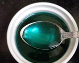 A picture of step 5 of Blue Curacoa Lemonade.