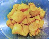 Foto del passaggio 2 della ricetta Pollo con Curcuma e Yogurt Greco